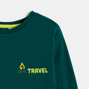 تي شيرت باللون الأخضر ومُزيَّن برسمة، للفتيان